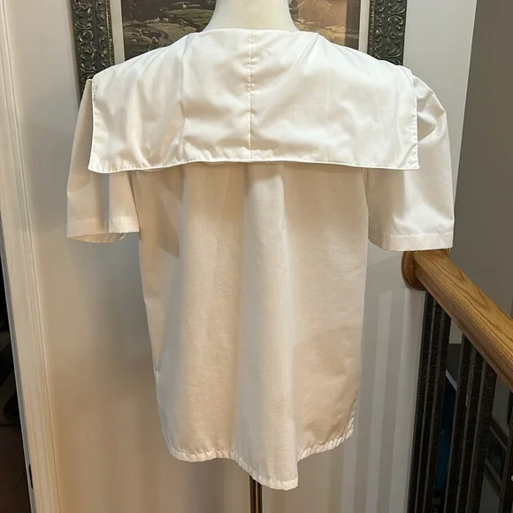 Vintage White Blouse with Floral Embroidery
Oversized Collar Sailot Collar - Picture 5 of 9